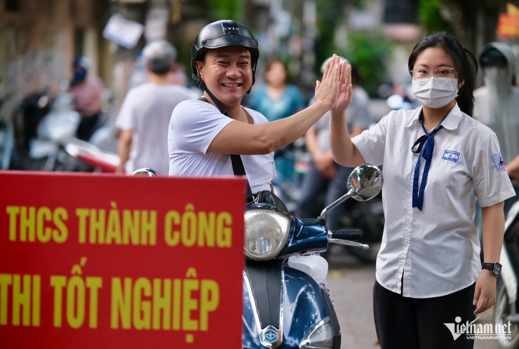 Thí sinh bước vào ngày thứ 2 thi tốt nghiệp THPT với số môn tự chọn nhiều kỷ lục. Ảnh: Mạnh Hùng.