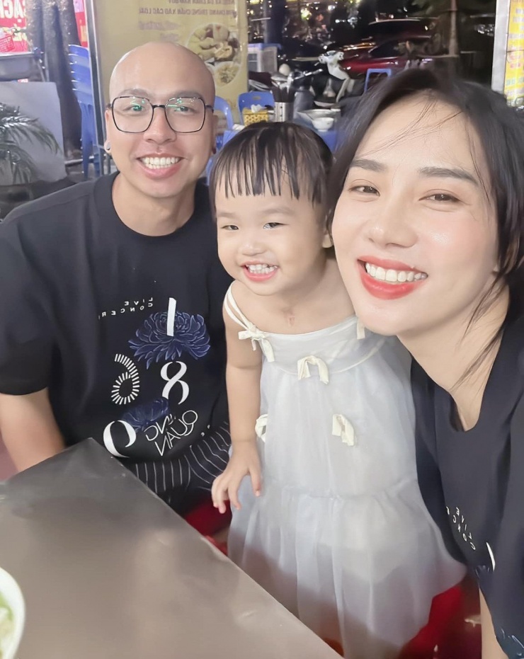 Về đời tư, năm 2018, vụ Phạm Lịch tố cáo ca sĩ Phạm Anh Khoa quấy rối tình dục gây rúng động dư luận. Năm 2022, cô và nhà sản xuất Nguyễn Toàn Trung kết hôn sau 7 năm yêu, có con chung tên Ánh Dương. Từ khi có con, vợ chồng Phạm Lịch gắn bó hơn. Cô thấy may mắn khi có ông xã tâm lý, luôn chiều và nhường vợ.&nbsp;&nbsp;