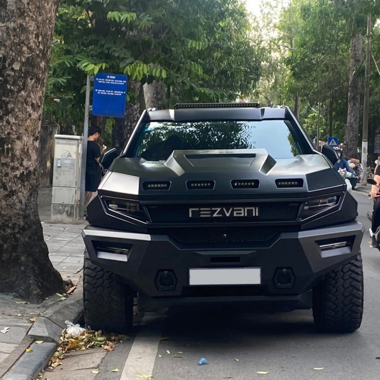 Siêu SUV Rezvani Vengeance giá 8 tỷ về Việt Nam: Như xe quân sự, độ từ Cadillac - 1