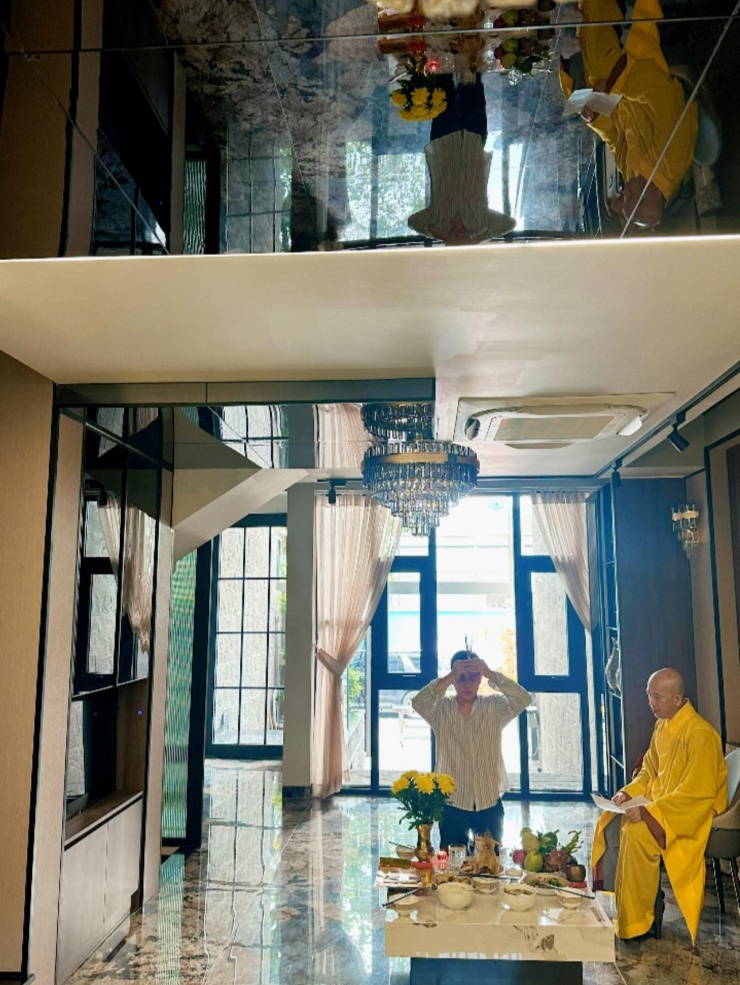 Nhà mới của vợ chồng ca sĩ theo phong cách hiện đại. Ảnh: FBNV