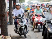 Chạy xe máy trên vỉa hè có thể bị phạt bao nhiêu tiền?