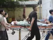 Nam sinh gặp tai nạn, nén đau đến điểm thi bằng cáng