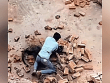 Cuộc đối đầu nghẹt thở giữa người đàn ông với con báo dữ