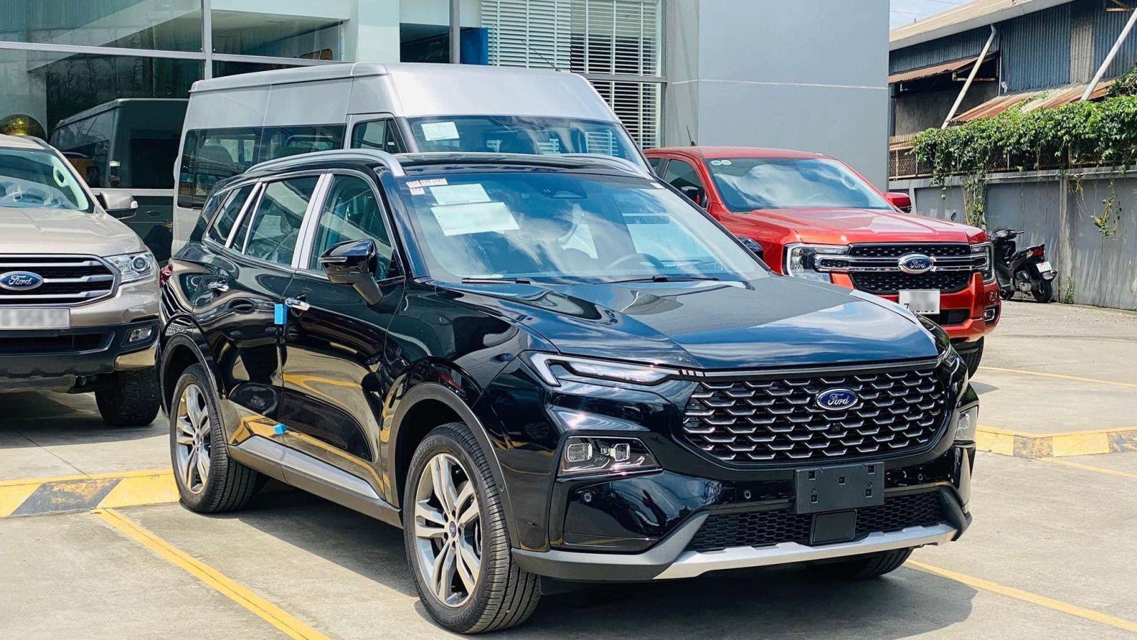 Tăng sứ ép với Mazda CX-5, Ford Territory tiếp tục giảm giá mạnh - 2