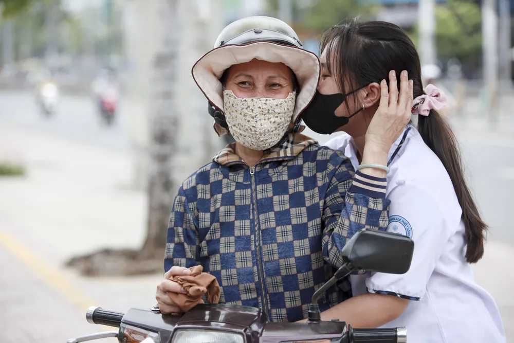 Chuyện chưa kể về đôi bạn cùng dự thi tốt nghiệp THPT ở tuổi 40 - 8