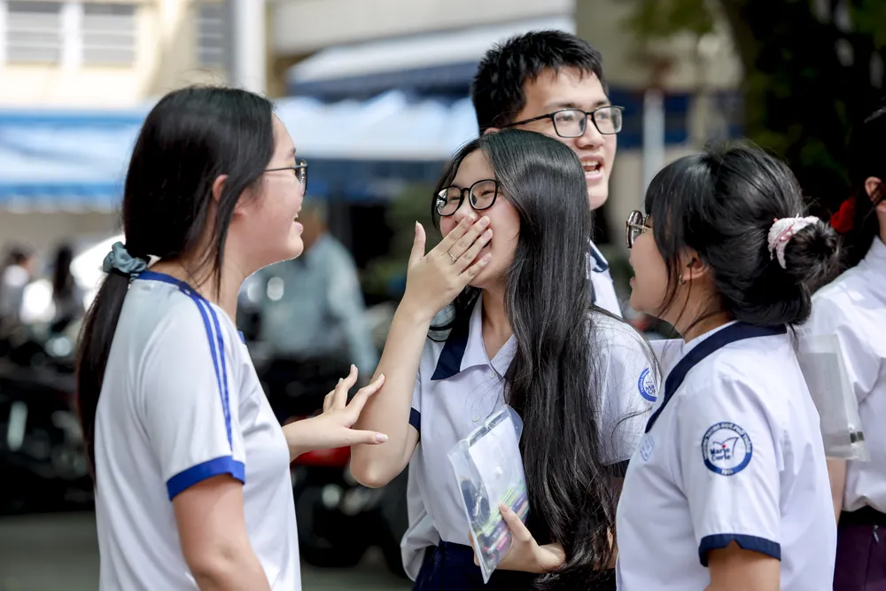 Chuyện chưa kể về đôi bạn cùng dự thi tốt nghiệp THPT ở tuổi 40 - 10