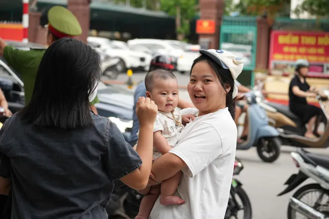 Thí sinh bước vào ngày thi thứ hai: Thực hiện loạt môn thi theo chương trình mới - 9