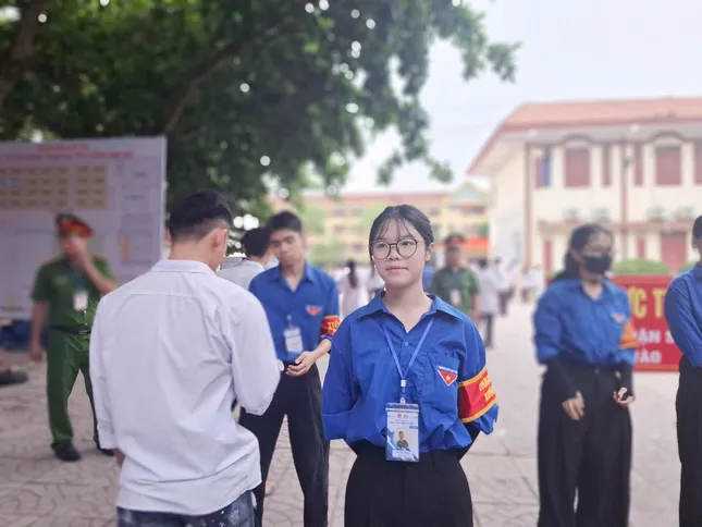 Thí sinh bước vào ngày thi thứ hai: Thực hiện loạt môn thi theo chương trình mới - 19