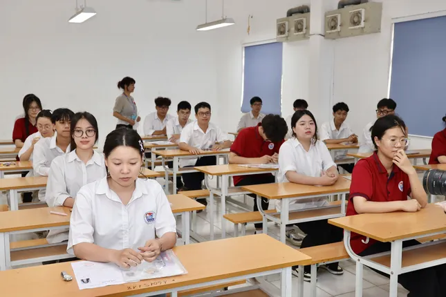 Rộ thông tin lọt đề Toán, Bộ GD&amp;ĐT đề nghị Bộ Công an xác minh.