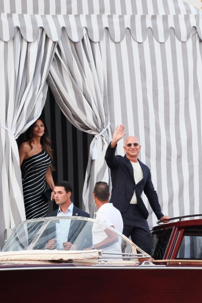 Thời trang Jeff Bezos, Lauren Sánchez trong 6 năm hẹn hò - 1