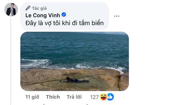 Trước đó, Công Vinh hé lộ khoảnh khắc Thủy Tiên trùm kín mít khi đi biển và gây chú ý trên mạng xã hội. "Đây là vợ tôi khi đi tắm biển", cựu cầu thủ hài hước chia sẻ. (Ảnh FBNV).
