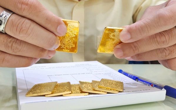 Công ty SJC là doanh nghiệp độc quyền sản xuất vàng miếng SJC nhưng vốn điều lệ cũng chỉ khoảng 500 tỉ đồng .Ảnh: LAM GIANG