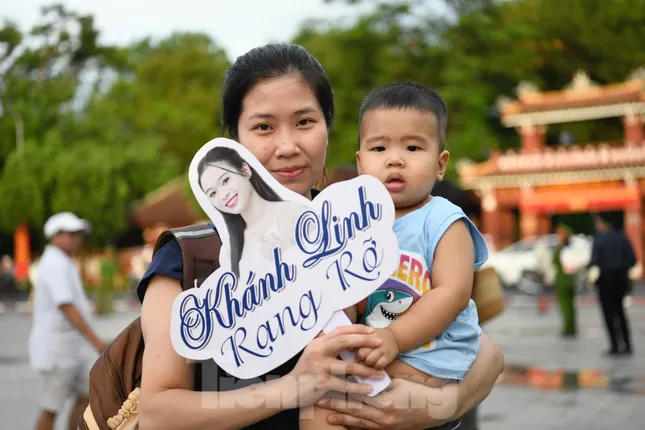 Gia đình Lê Hoàng Khánh Linh gửi lời nhắn: “Chúc Khánh Linh tự tin, toả sáng”.