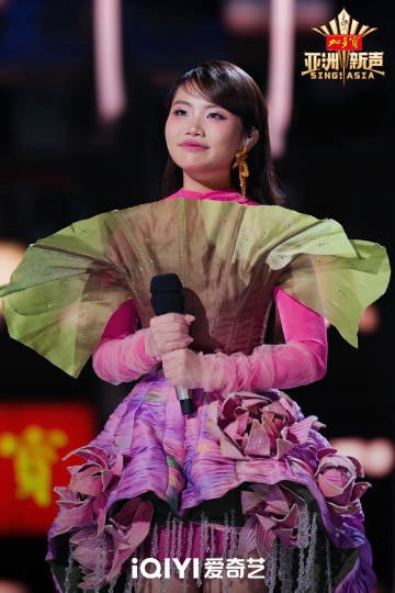 Phương Mỹ Chi mang Bóng Phù Hoa lên sân khấu tứ kết Sing! Asia 