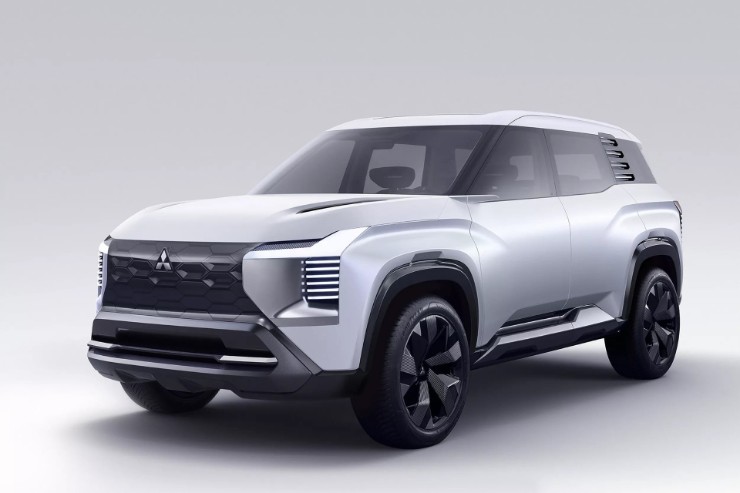 Mitsubishi Xforce sắp dậy sóng với phiên bản 7 chỗ - 1