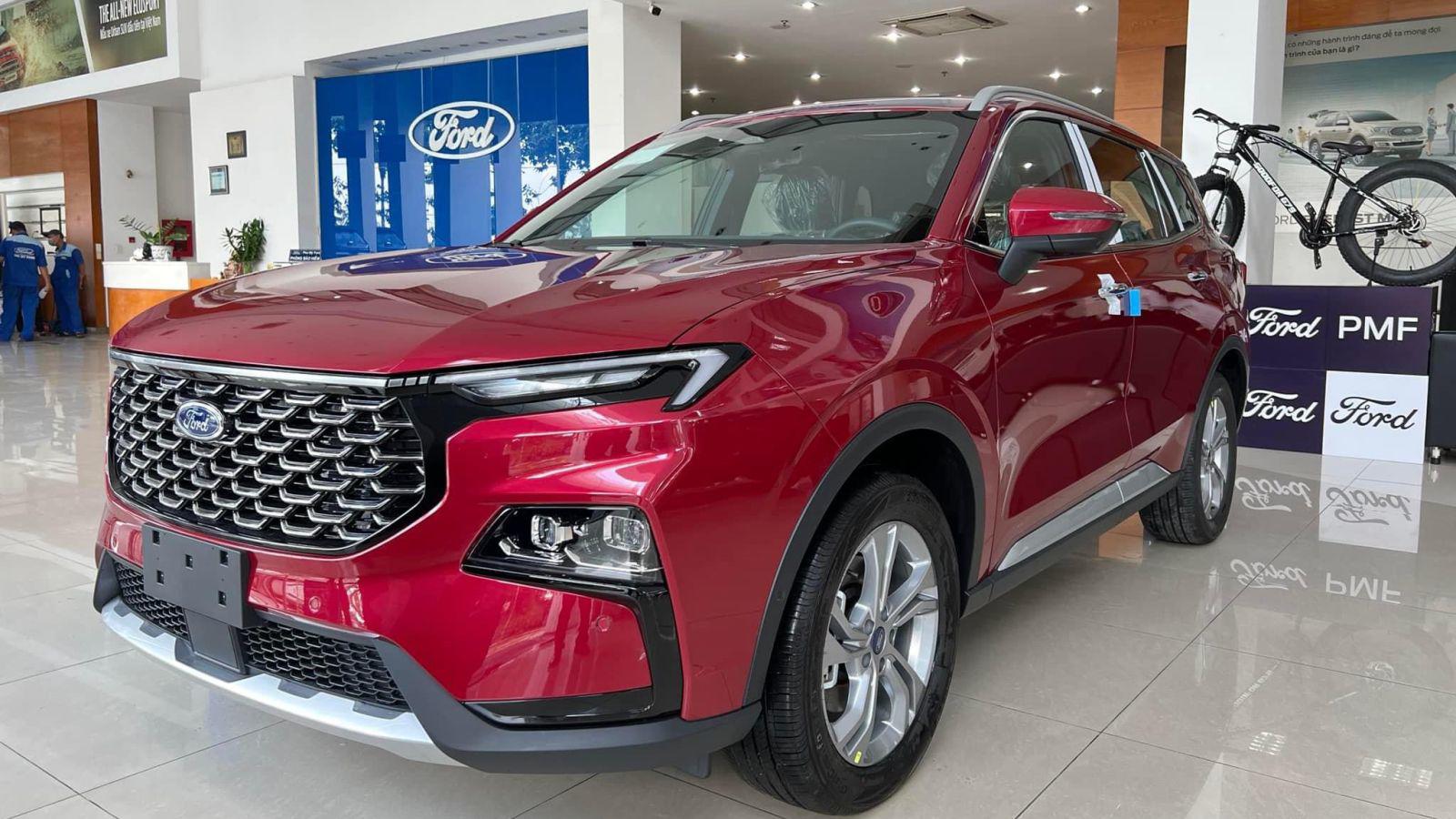 Tăng sứ ép với Mazda CX-5, Ford Territory tiếp tục giảm giá mạnh - 1