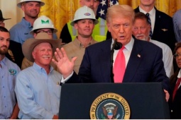 Ông Donald Trump cho biết thỏa thuận đình chiến thương mại Mỹ - Trung đã được  ' ký kết ' 