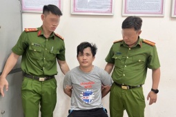 Khởi tố nghịch tử đánh mẹ, đâm trọng thương người thi hành nhiệm vụ
