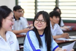 Đề Tiếng Anh thi tốt nghiệp THPT 2025: Xử lý đề trong 50 phút là một thách thức