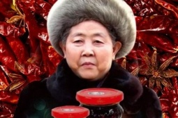 Mù chữ, ăn rễ cây sống qua ngày, người phụ nữ sở hữu tỷ đô nhờ bán sốt ớt