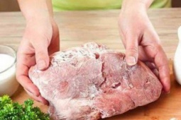 4 đại kỵ khi rã đông thực phẩm, biết mà tránh kẻo "rước hoạ"