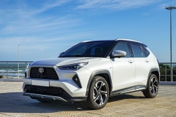 Toyota triệu hồi gần 1.500 xe Yaris Cross hybrid vì lỗi kính nóc
