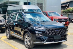 Tăng sứ ép với Mazda CX-5, Ford Territory tiếp tục giảm giá mạnh