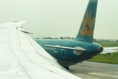 VIDEO: Hai máy bay va chạm tại sân bay Nội Bài