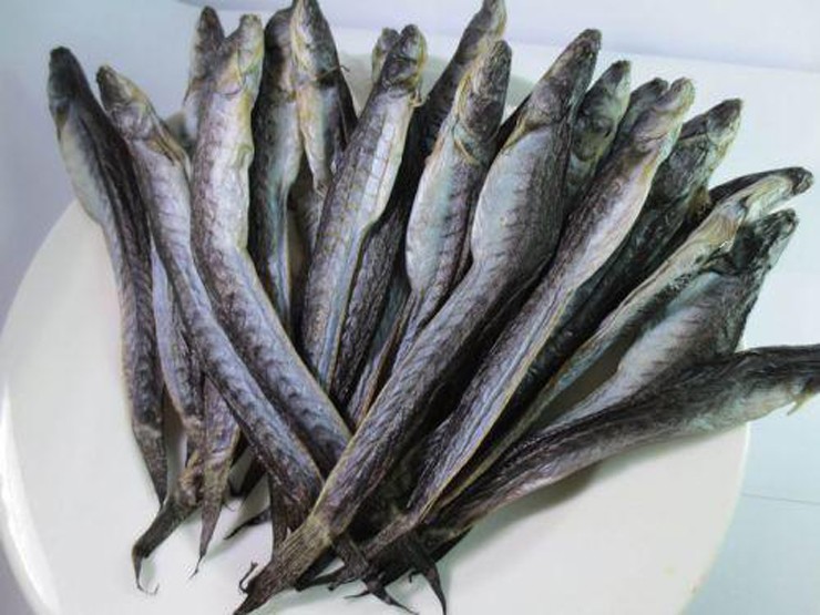 Ngoài ra, cá kèo khô cũng rất đắt khách, đặc biệt là vào dịp Tết để làm món nhậu lai rai và có thể bảo quản được quanh năm. Giá cá kèo khô loại 1 khoảng 700.000 đồng/kg.&nbsp;
