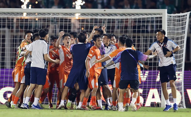 Đà Nẵng chính thức ở lại với V-League