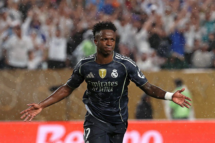 Vinicius san bằng thành tích 106&nbsp;bàn của Gareth Bale tại Real Madrid