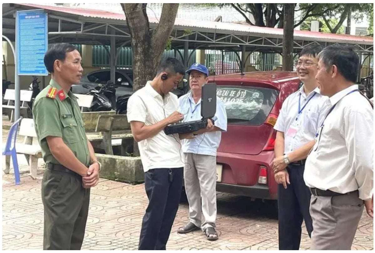 Vỡ òa cảm xúc kết thúc thi theo chương trình mới, cập nhật giải đề - 25