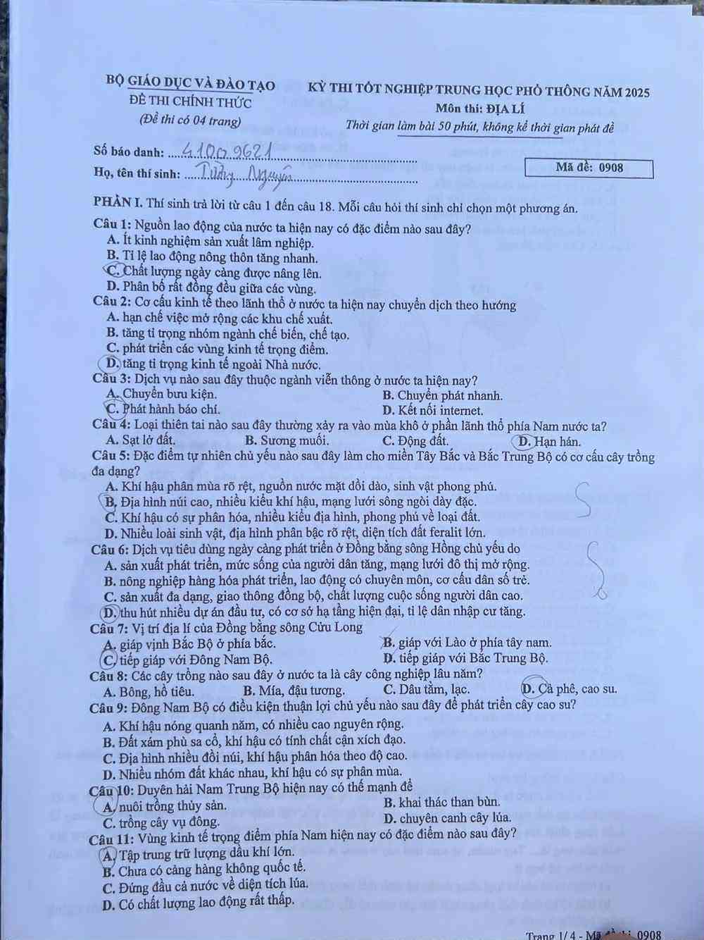 Vỡ òa cảm xúc kết thúc thi theo chương trình mới, cập nhật giải đề - 21