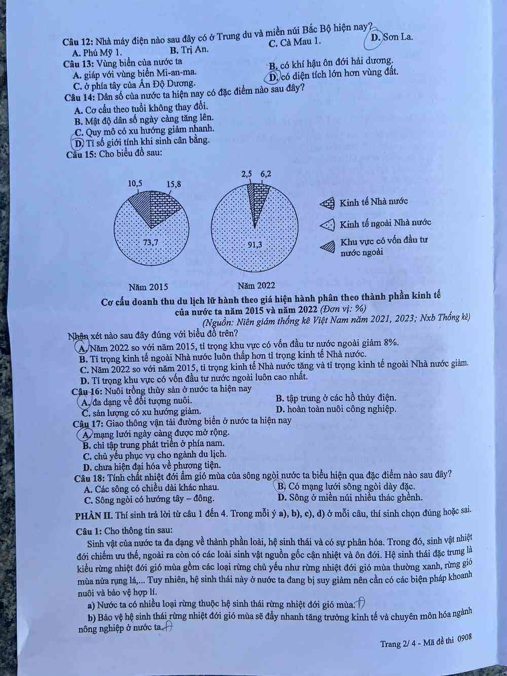 Vỡ òa cảm xúc kết thúc thi theo chương trình mới, cập nhật giải đề - 22
