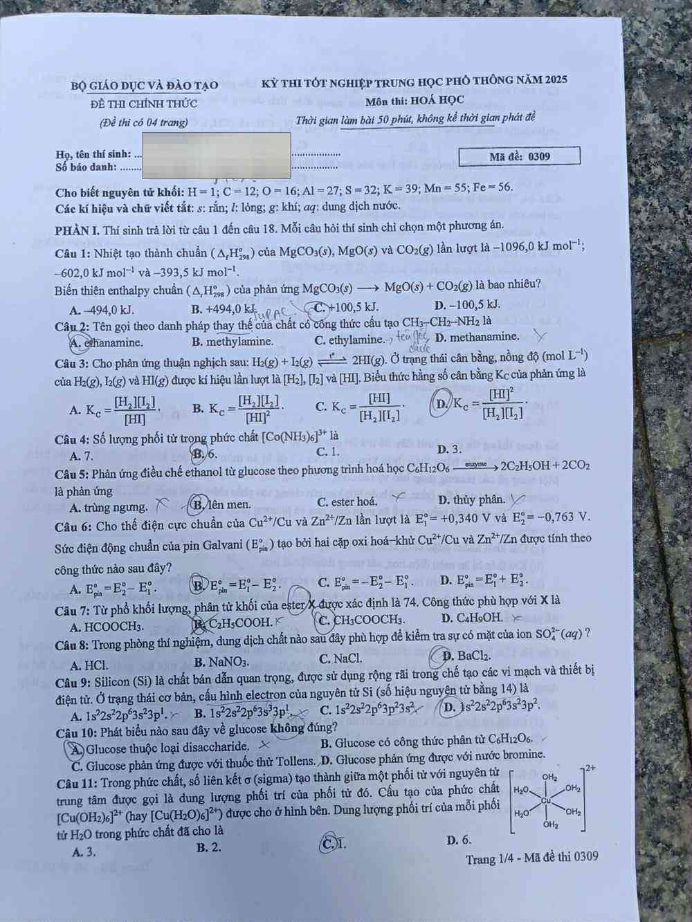 Vỡ òa cảm xúc kết thúc thi theo chương trình mới, cập nhật giải đề - 6