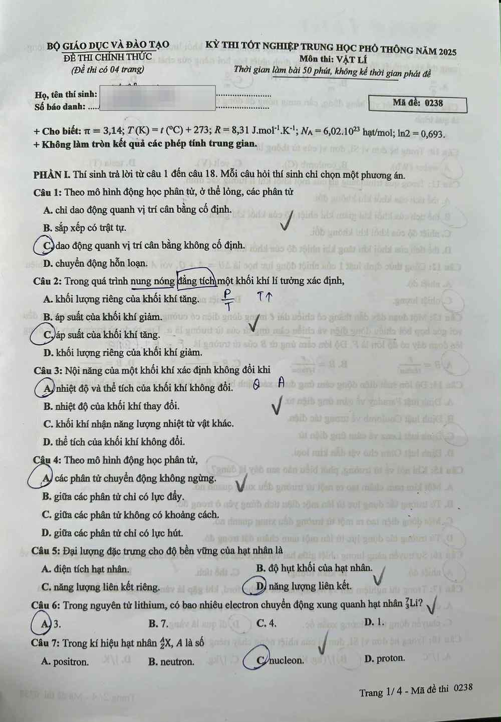 Vỡ òa cảm xúc kết thúc thi theo chương trình mới, cập nhật giải đề - 17