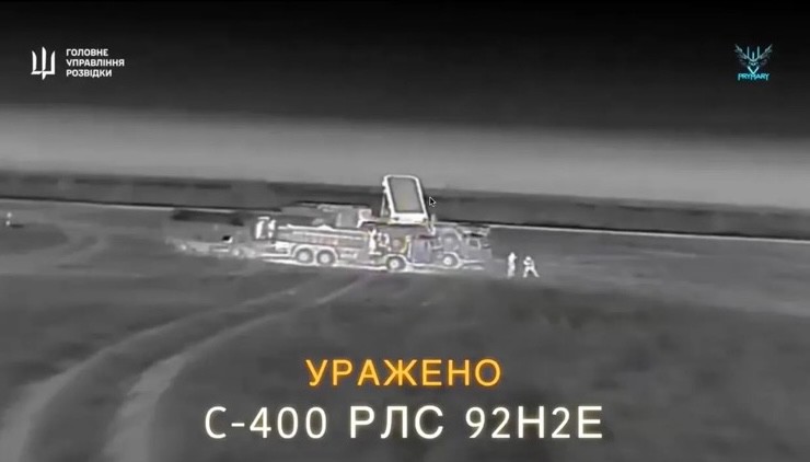 UAV Ukraine phát hiện mục tiêu là đài radar của hệ thống phòng không S-400 của Nga. Ảnh chụp màn hình video.