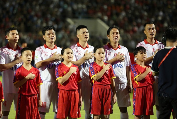 Kết quả bóng đá Việt Nam All Stars - Huyền thoại MU: Michael Owen rực sáng, "đại tiệc" 6 bàn - 2