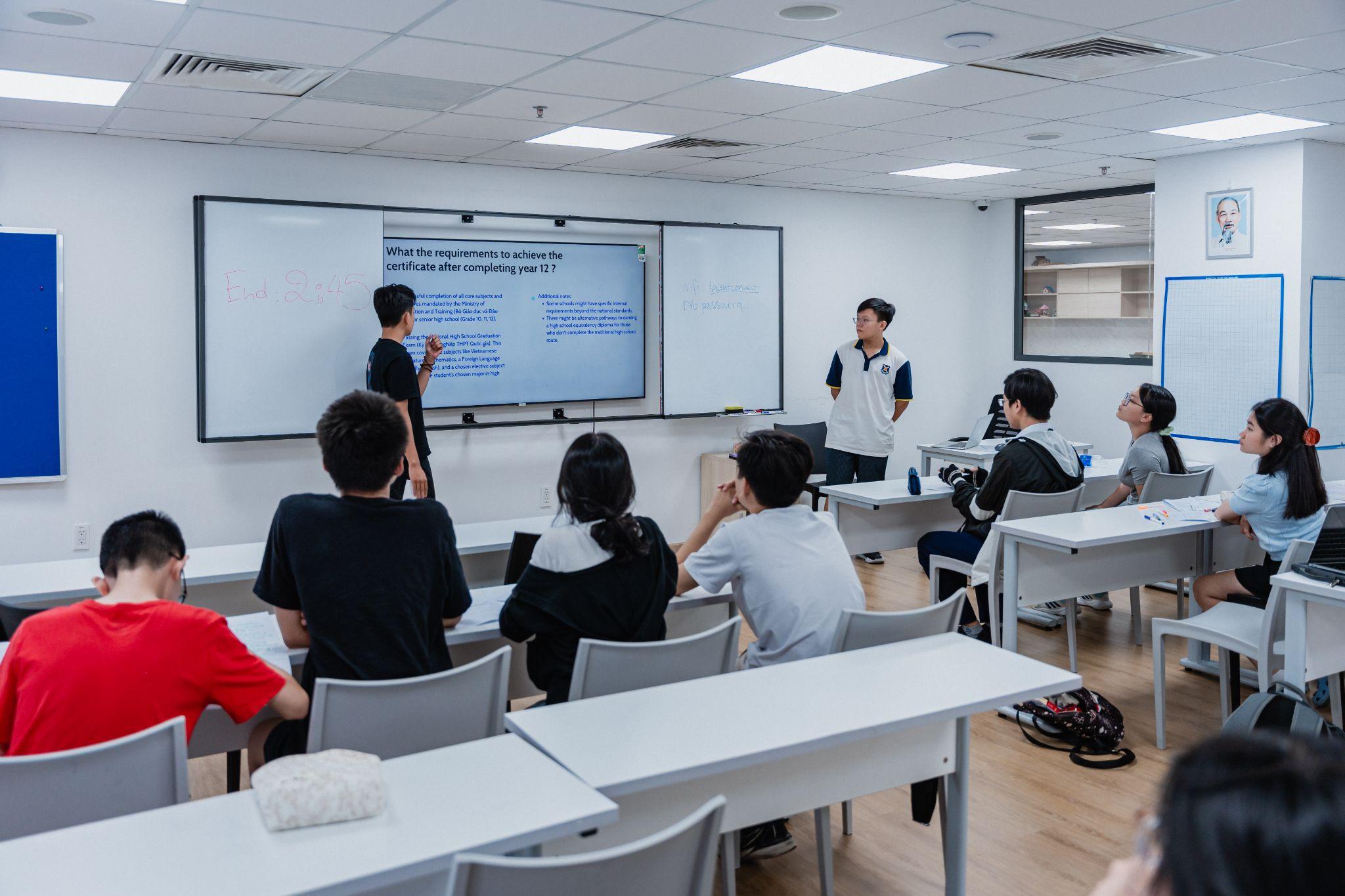 Không có lựa chọn tốt nhất mà chỉ có lựa chọn phù hợp nhất. Môi trường học tập phù hợp sẽ giúp học sinh tự tin phát triển ở THPT.
