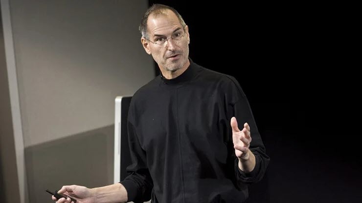 Steve Jobs giới thiệu chiếc iPhone đầu tiên và mở ra trang lịch sử hào hùng của Apple.