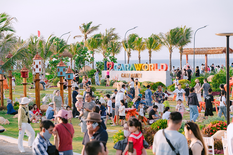 Công viên biển CaraBeach chính thức đi vào hoạt động, cư dân và du khách tự do tận hưởng vẻ đẹp của biển Bãi Dài – Cam Ranh.