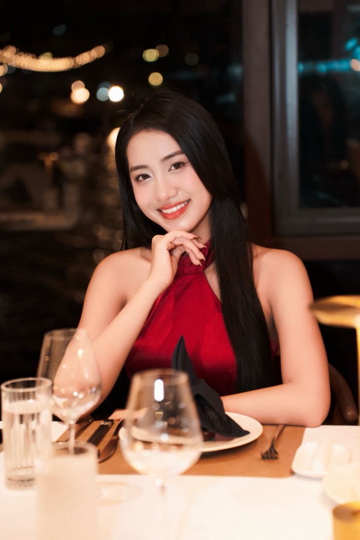 Trúc Linh có nụ cười sáng, dễ tạo thiện cảm với người đối diện. Nhiều thí sinh tại cuộc thi từng khen Trúc Linh gần gũi, ấm áp.