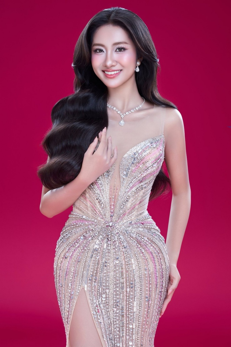  Người đẹp sẽ có hai năm giữ vương miện cuộc thi.  Cô cho  biết: "Tôi muốn theo đuổi các giá trị về sự tử tế, lòng nhân ái trong cuộc  sống". 