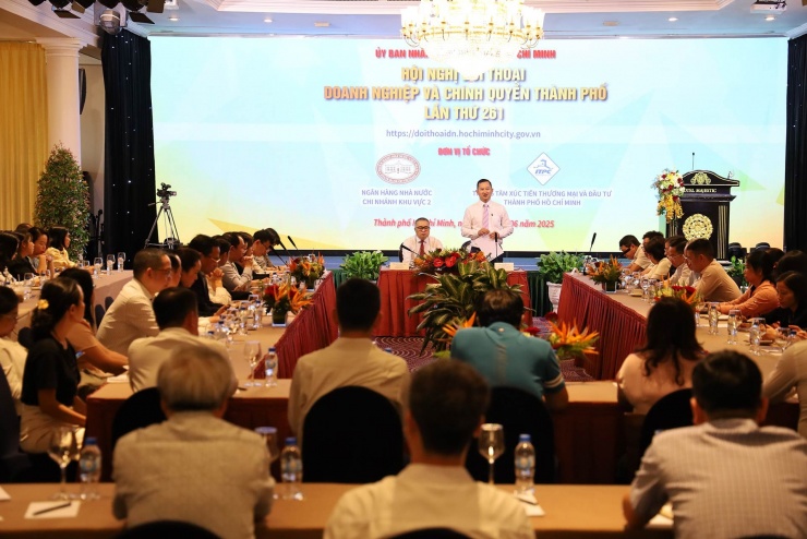Hội nghị “Đối thoại Doanh nghiệp - Chính quyền thành phố” sáng 27/6. Ảnh: ITPC