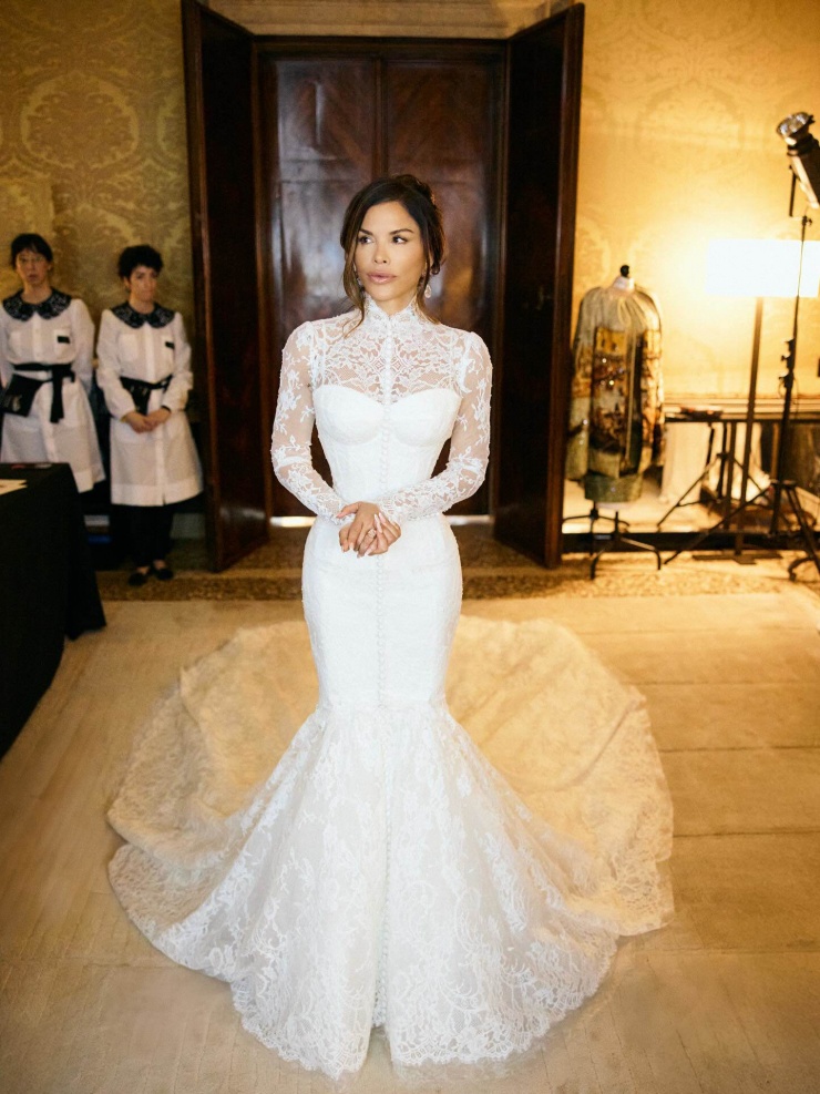 Sau ảnh ở đám cưới, vợ tỷ phú đăng ảnh cận cảnh chiếc váy cưới (Ảnh:&nbsp;Lauren Sanchez)