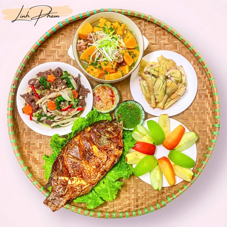 Thực đơn mỗi ngày đơn giản nhưng đủ chất cho gia đình 4 người.