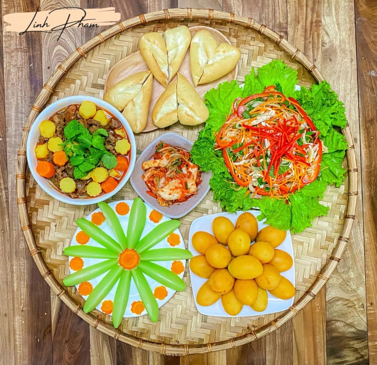 Một mẫu thực đơn cơm nhà hàng ngày cho người đi làm bận rộn.