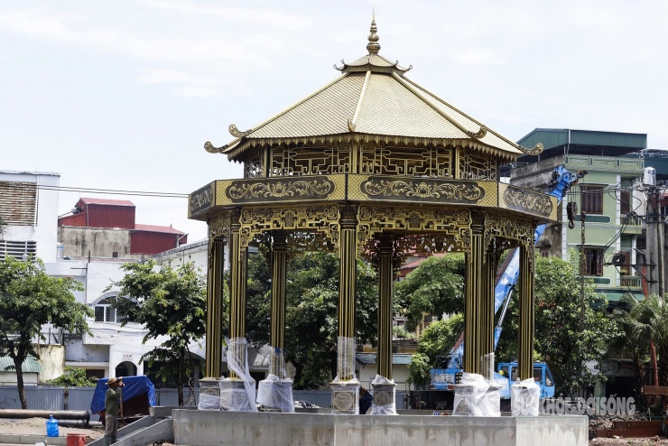 Ông Nguyễn Hải, người dân địa phương cho biết, trong văn hóa phương Đông, hình bát giác mang ý nghĩa cân bằng, hồi sinh và may mắn.