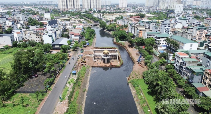 Sau khi hoàn thành, đập tràn sẽ giữ vai trò điều tiết nước, góp phần dẫn nước sông Hồng vào sông Tô Lịch, cải thiện môi trường dòng sông lâu nay vốn bị ô nhiễm.