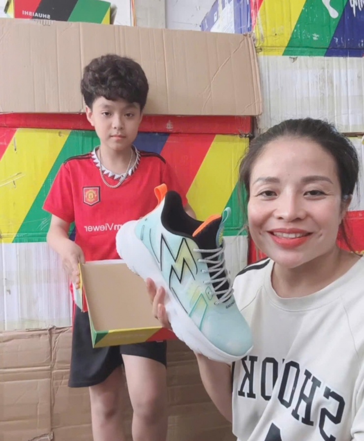 Người phụ nữ ở Hòa Bình giới thiệu gia đình &#39;6 người còn 2&#39;, ai xem cũng khóc - 4